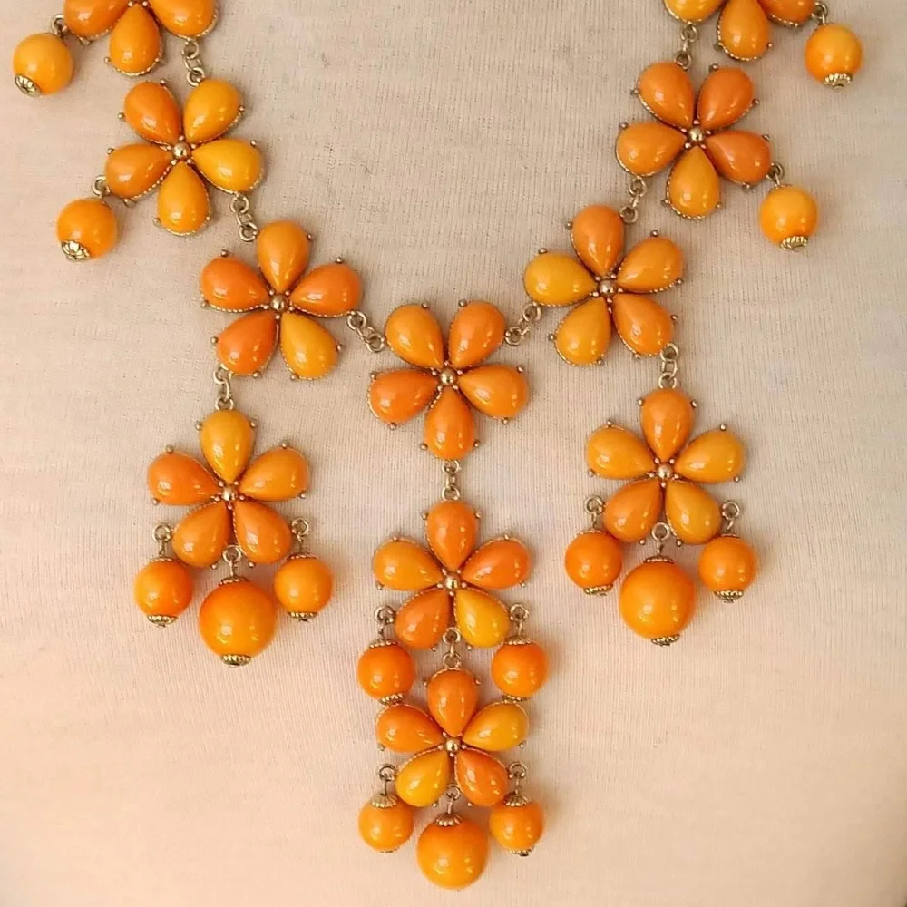 Orange multi-tonal flower necklace